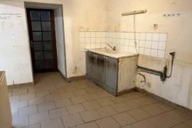 €29950 - Town House to Renovate with Small Exterior
