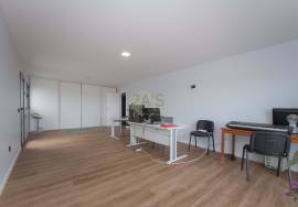Excellent Independent Residence with Views of the Countryside and Mountain