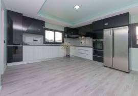 Excellent Independent Residence with Views of the Countryside and Mountain