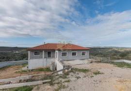 Excellent Independent Residence with Views of the Countryside and Mountain