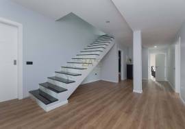 Excellent Independent Residence with Views of the Countryside and Mountain