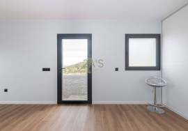 Excellent Independent Residence with Views of the Countryside and Mountain