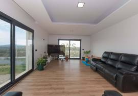 Excellent Independent Residence with Views of the Countryside and Mountain