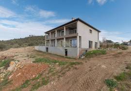 Excellent Independent Residence with Views of the Countryside and Mountain