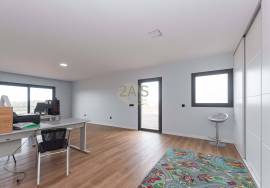 Excellent Independent Residence with Views of the Countryside and Mountain