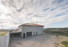 Excellent Independent Residence with Views of the Countryside and Mountain