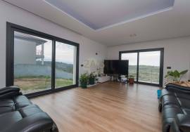 Excellent Independent Residence with Views of the Countryside and Mountain