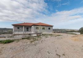 Excellent Independent Residence with Views of the Countryside and Mountain