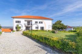 Luxurious 16 Bedroom Property in Central Portugal