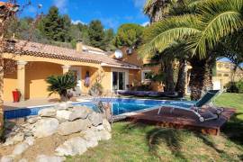 Superb Villa With Swimming Pool in Landscaped Gardens And Stunning Views