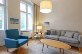 Fully furnished & newly renovated 2,5 room apartment with a balcony close to Mauerpark