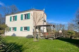 Dpt Charente Maritime (17), à vendre maison P4 de 139 m² - Terrain de 3711