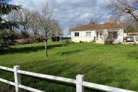 €172750 - Detached 4 Bedroom Bungalow with Garage and Beautiful Garden On Over 1 Acre