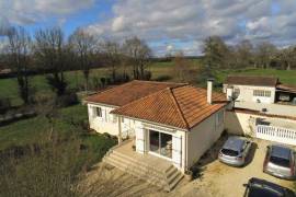 €180850 - Detached 4 Bedroom Bungalow with Garage and Beautiful Garden On Over 1 Acre