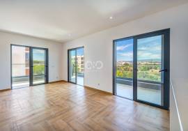 3 bedroom apartment in condominium with swimming pool. 3 bedroom apartment in condominium with swimming pool.