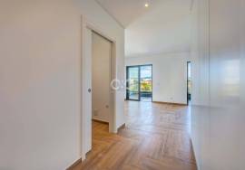 3 bedroom apartment in condominium with swimming pool. 3 bedroom apartment in condominium with swimming pool.