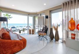Shop with basement located on the beach avenue of Quarteira