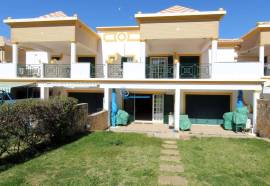 Semi-detached house 2+2 bedrooms with pool located in Caliços in Albufeira