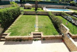 Semi-detached house 2+2 bedrooms with pool located in Caliços in Albufeira