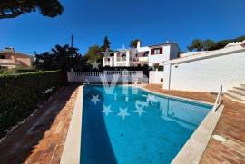 VILAMOURA - TWO BEDROOM VILLA WITH  PRIVATE POOL AND GARDEN