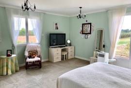 For Sale - Pristine, Energy Conscious Bungalow with Pool - Vienne