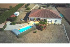 For Sale - Pristine, Energy Conscious Bungalow with Pool - Vienne