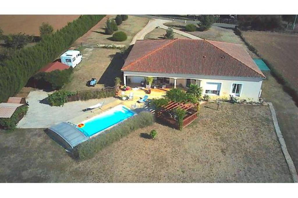 For Sale - Pristine, Energy Conscious Bungalow with Pool - Vienne