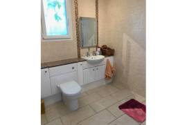 For Sale - Pristine, Energy Conscious Bungalow with Pool - Vienne