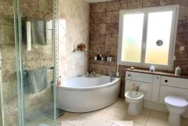 For Sale - Pristine, Energy Conscious Bungalow with Pool - Vienne