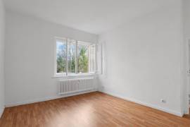 Ready to move: 2 Room Apartment with Balcony next to Schlossstrasse