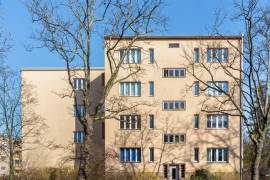 Ready to move: 2 Room Apartment with Balcony next to Schlossstrasse
