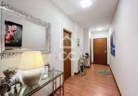 3 bedroom apartment with 2 parking lots in Quinta da Oliveira, Caldas da Rainha