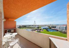 1+1 bedroom apartment with garage, pool and sea view in Albufeira