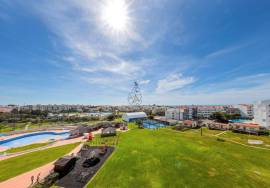 1+1 Bedroom Apartment with Garage, Pool and Sea View in Albufeira