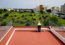 Apartment with 3 bedrooms, with large terrace, in Armação de Pera