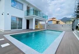 Luxury 4 Bedroom Villa
