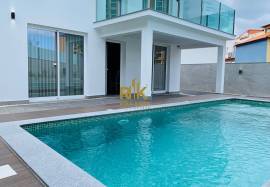 Luxury 4 Bedroom Villa