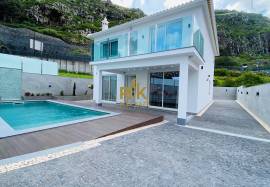 Luxury 4 Bedroom Villa