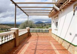 Villa in the heart of the Axarquia and wonderful views of La Maroma.