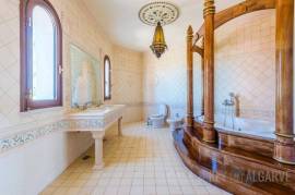 T5+2 Luxury Farmhouse For Sale In Quarteira