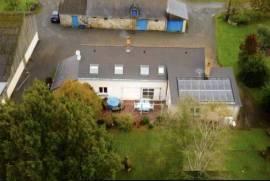 Detached House with Outbuildings in 2.9 Hectares