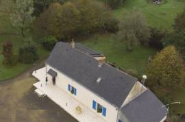 Detached House with Outbuildings in 2.9 Hectares