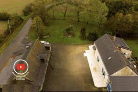Detached House with Outbuildings in 2.9 Hectares