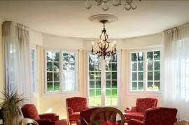 Beautiful Detached House and Garden Beautiful Detached House and Garden