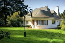 Beautiful Detached House and Garden Beautiful Detached House and Garden