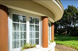 Beautiful Detached House and Garden Beautiful Detached House and Garden