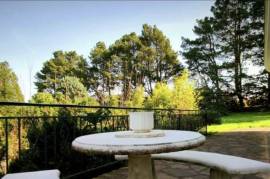 Beautiful Detached House and Garden Beautiful Detached House and Garden