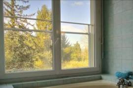 Beautiful Detached House and Garden Beautiful Detached House and Garden