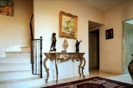 Beautiful Detached House and Garden Beautiful Detached House and Garden