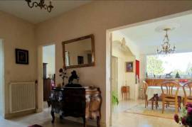Beautiful Detached House and Garden Beautiful Detached House and Garden